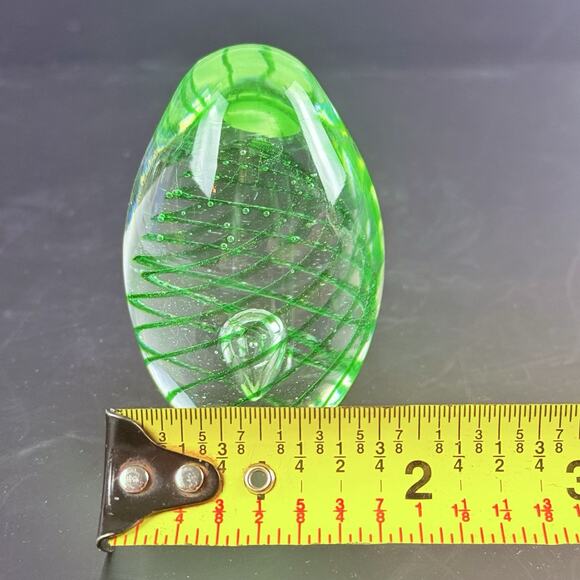 VTG Green Egg Art Glass Swirl Bubble Teardrop Paperweight 3” K’s Collection - Picture 4 of 4